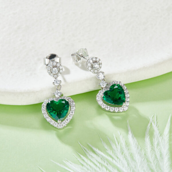 Heart-shaped lab-grown emerald S925 silver plated white gold earrings (BZH55S)