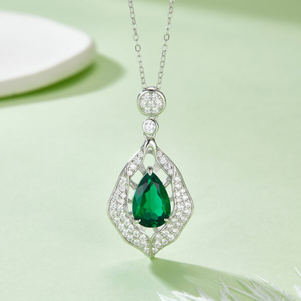 Pear shaped lab-grown emerald S925 silver-plated white gold necklace (BZH108O)