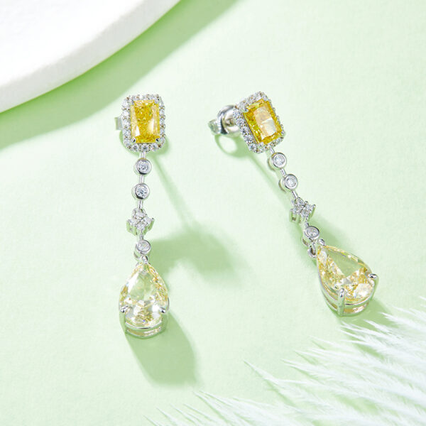 Pear-shaped + rectangular high-carbon diamond & Pear-shaped + rectangular emerald earrings (BZH36S) - Image 5