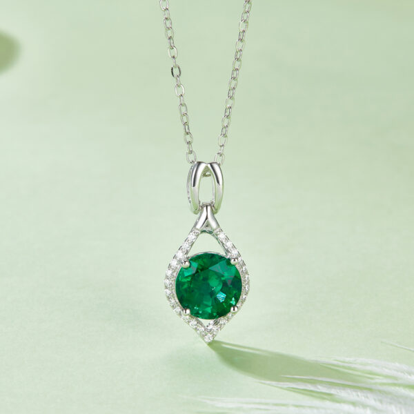 Round Brushed Emerald S925 Silver Plated White Gold Necklace (BZH117O)