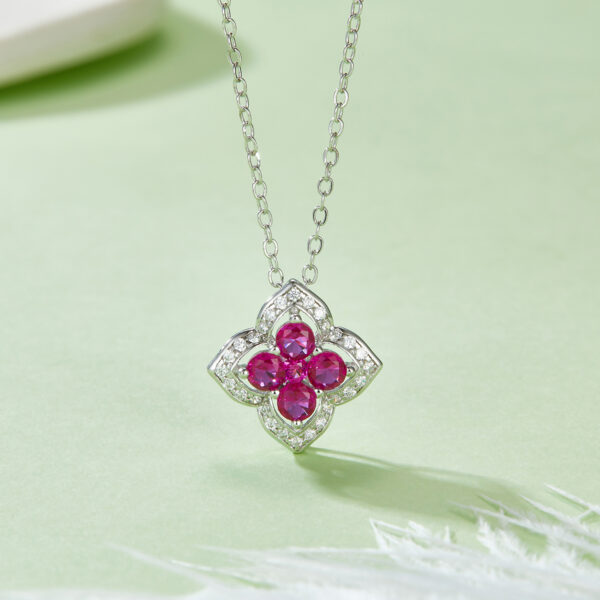 Clover Labed Ruby S925 silver-plated white gold necklace (BZH123O)